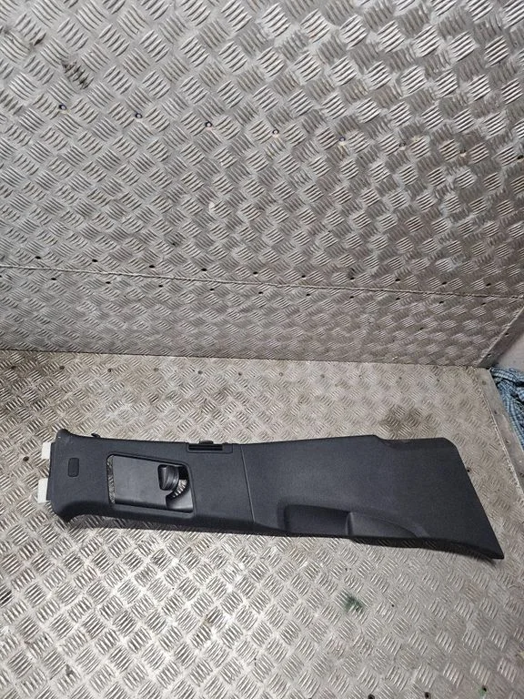 (B) piilari kate (alumine) – Audi Q7 4L (2005-2015)