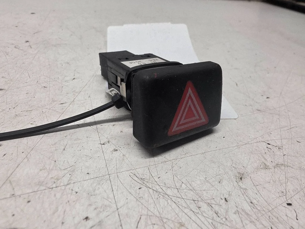 Hazard light switch 8E0941509