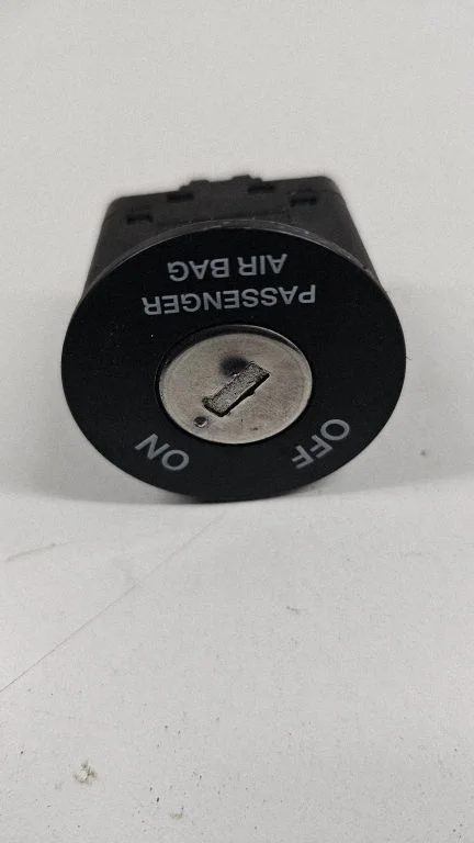 Passenger airbag on/off switch