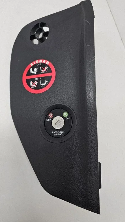 Passenger airbag on/off switch