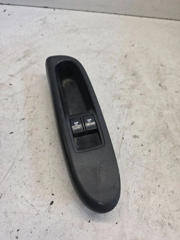 Electric window control switch 8200084003
