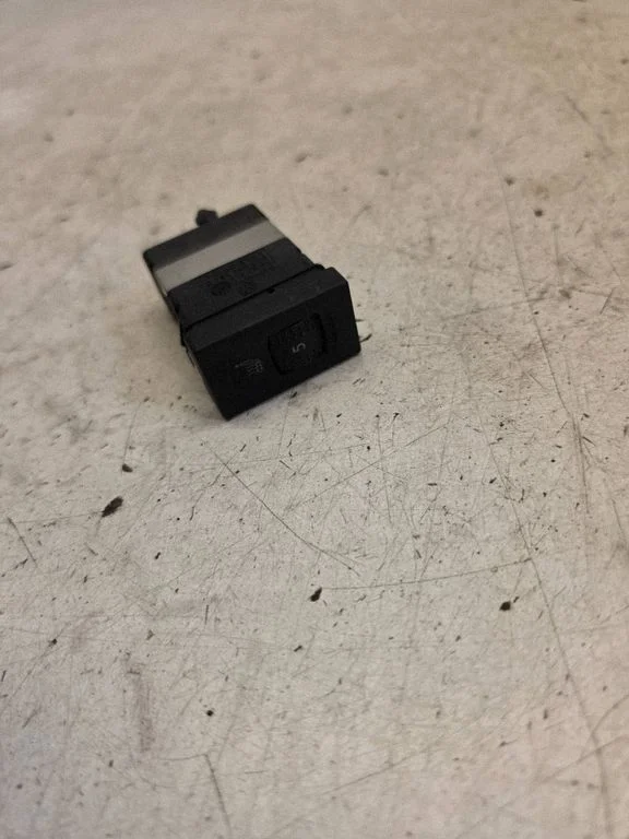 Seat heating switch – Volkswagen Passat B5.5 (2001-2005)