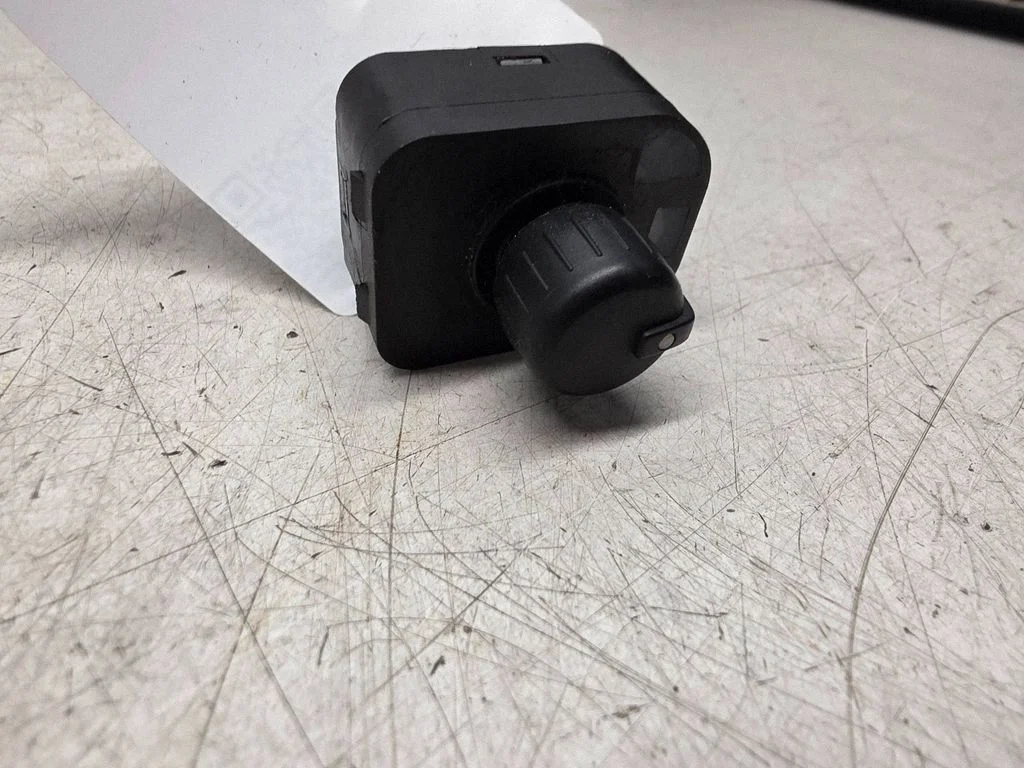 Wing mirror switch 8E0959565