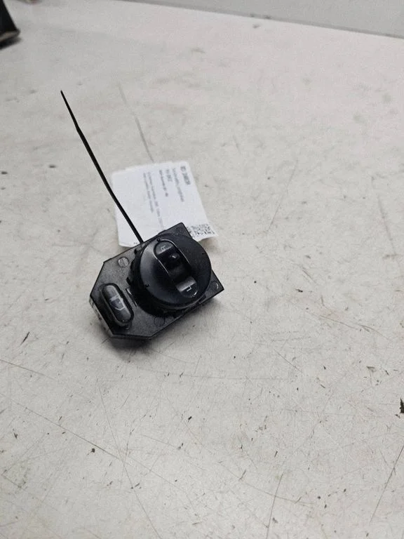 Wing mirror switch
