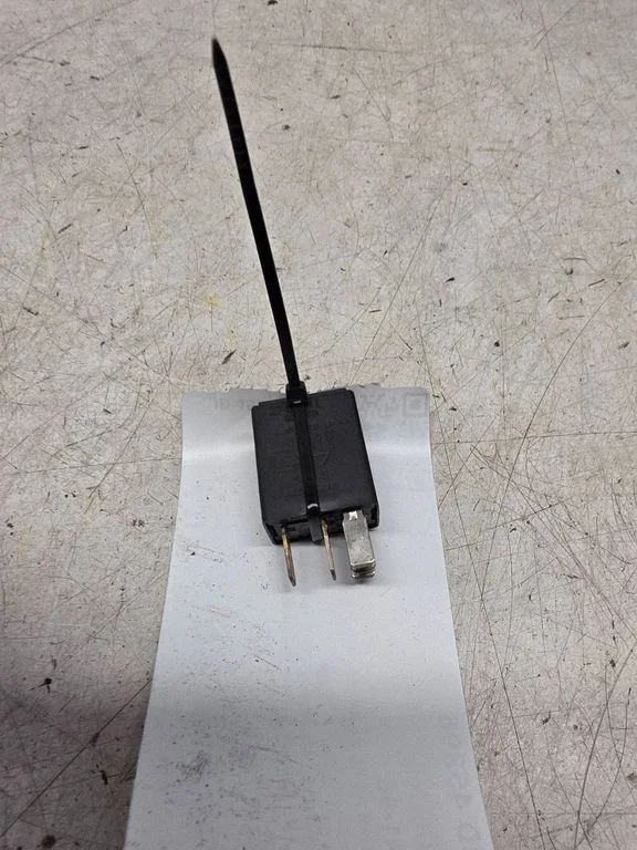 Other relay 8Z0951253