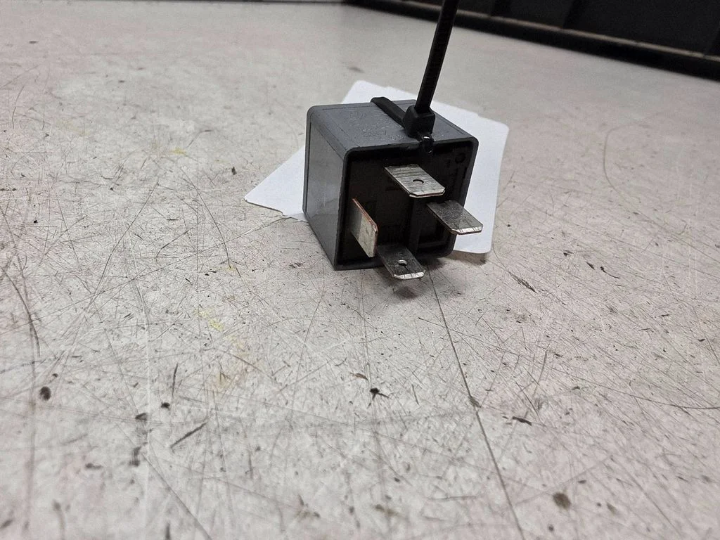 Other relay 8D0951253A
