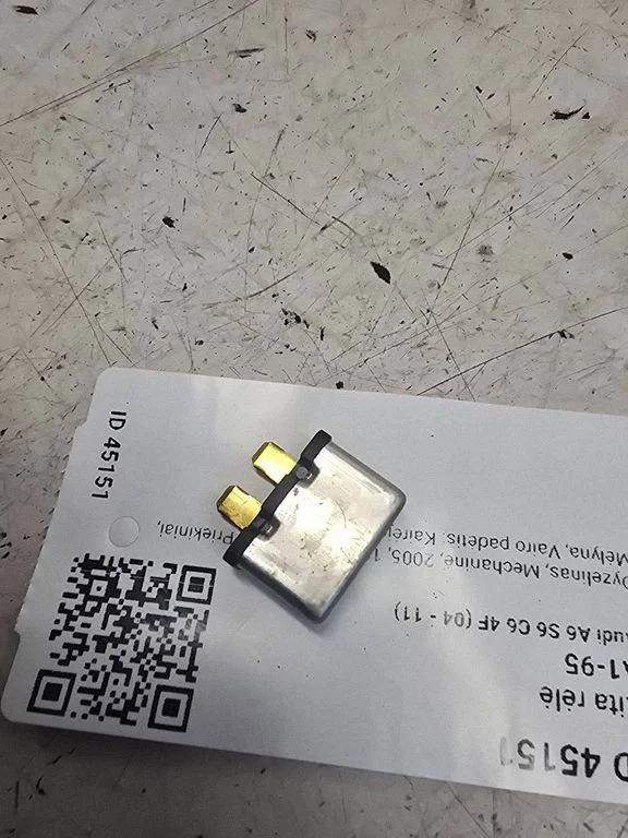 Other relay 443937105A