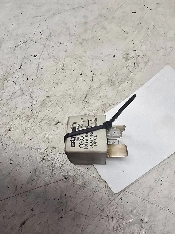 Other relay 8D0951253