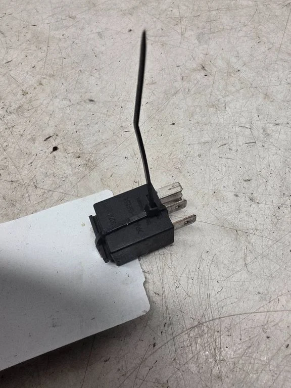 Other relay 7M0951253C