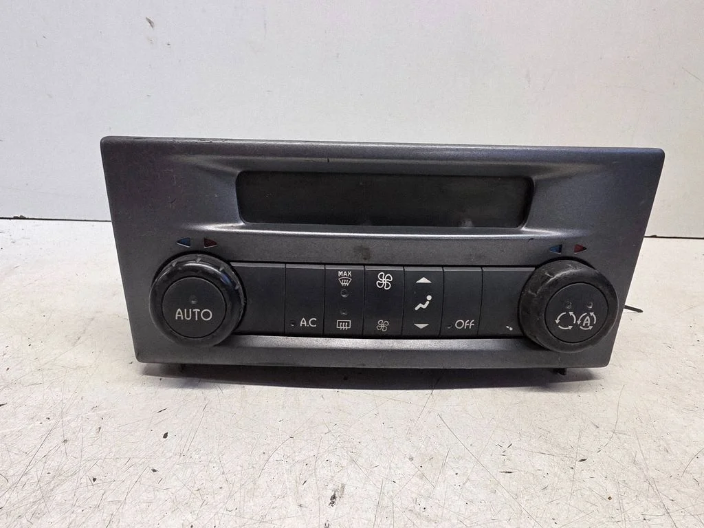 Climate control unit 8200264429