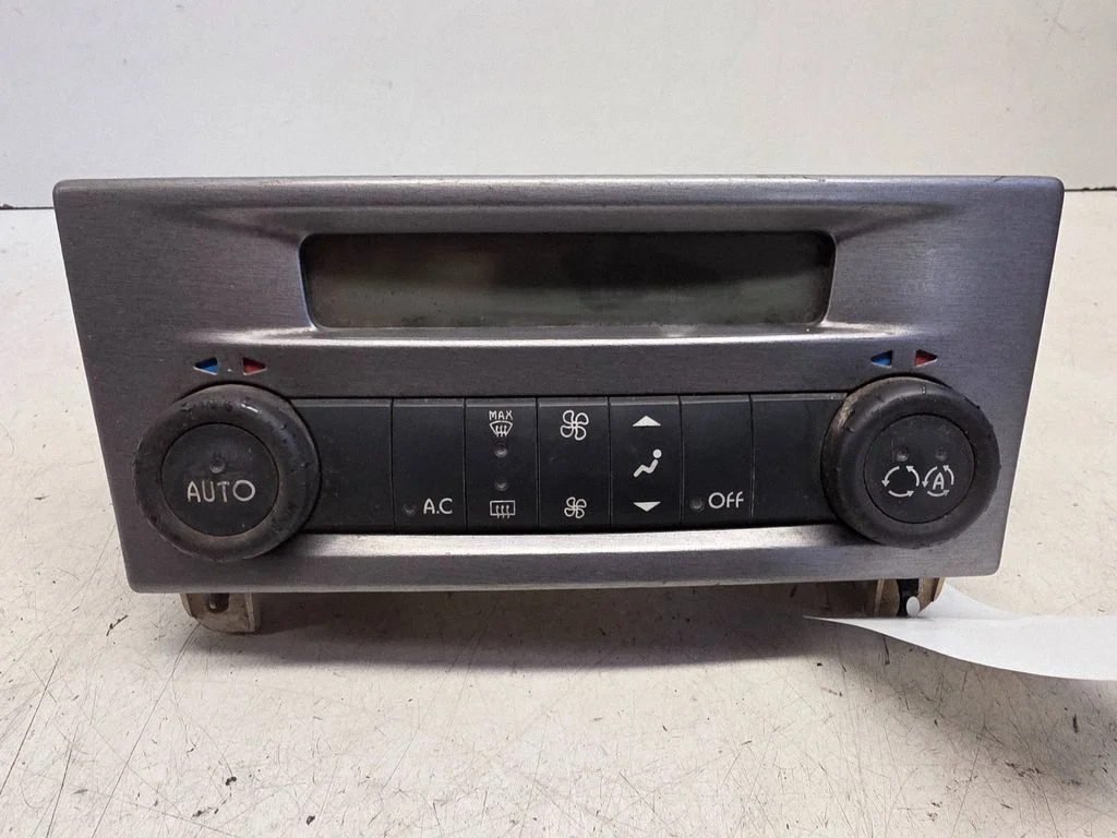 Climate control unit 8200181132