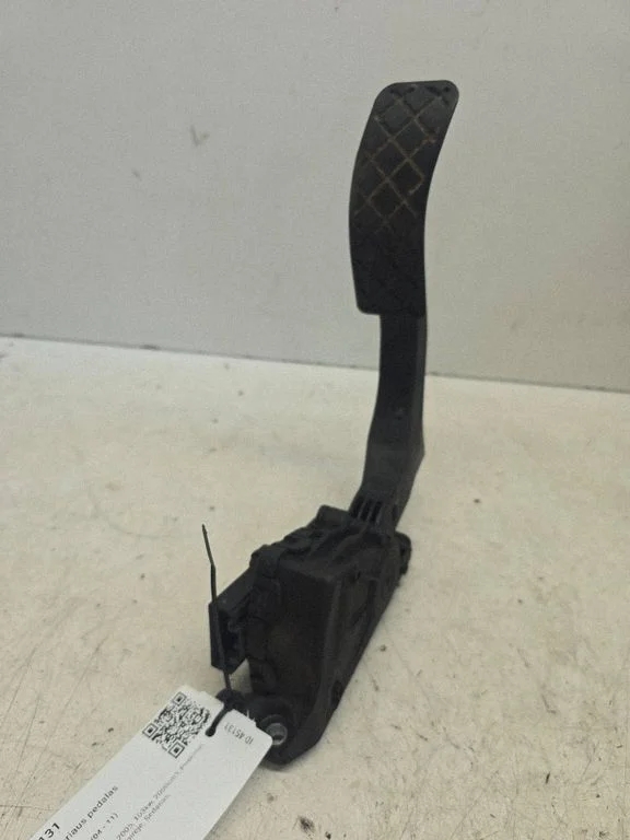 Accelerator throttle pedal 4F1721523A