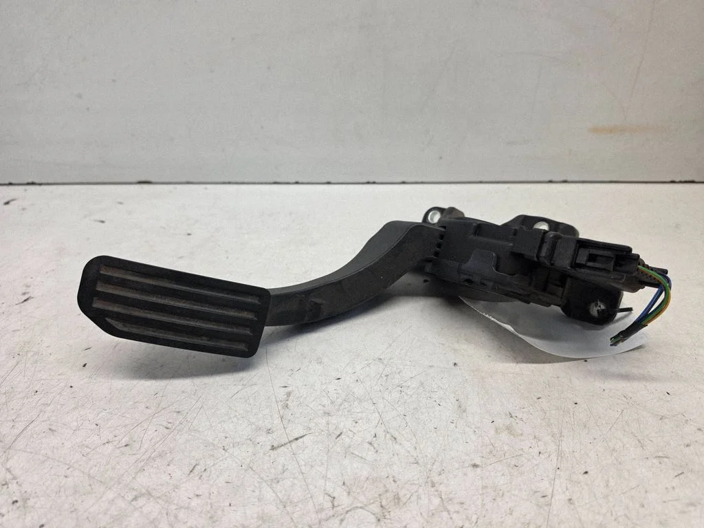 Accelerator throttle pedal – Volvo S60 (2011-2013)
