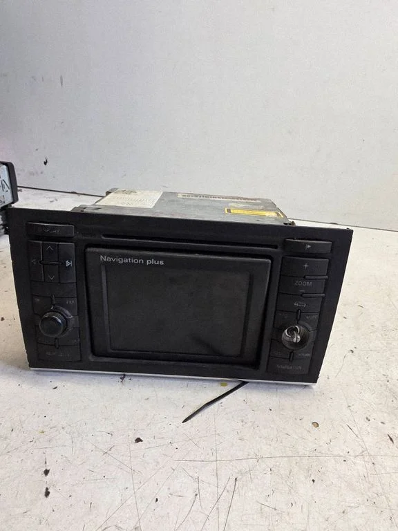 Radio/CD/DVD/GPS head unit 4B0035192K