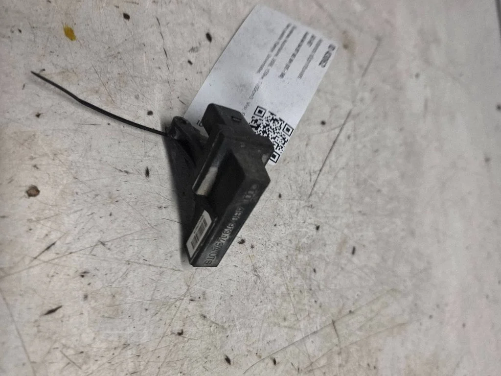 Antenas pastiprinātājs – Audi A4 S4 B7 8E 8H (2005-2008)