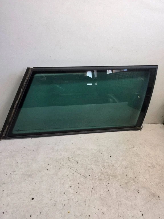 Galinis šoninis kėbulo stiklas