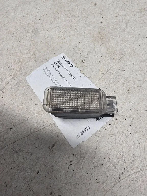 Cits salona lukturis – Volkswagen Passat B5.5 (2001-2005)