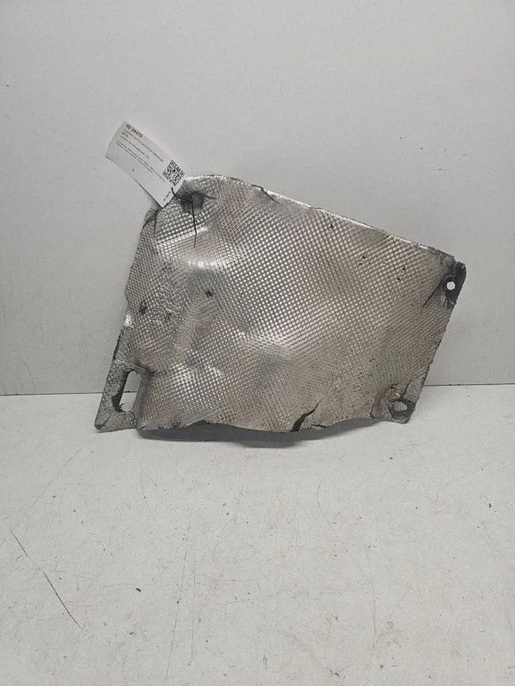 Heat shield in engine bay 9687570180