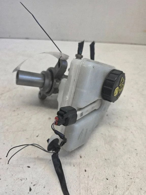 Master brake cylinder – Jaguar XE (2015-)