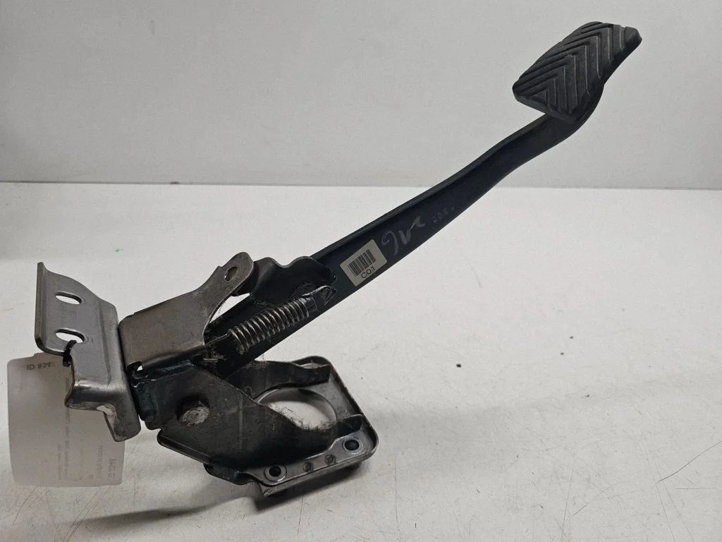 Brake pedal – Hyundai Santa Fe (2006-2012)