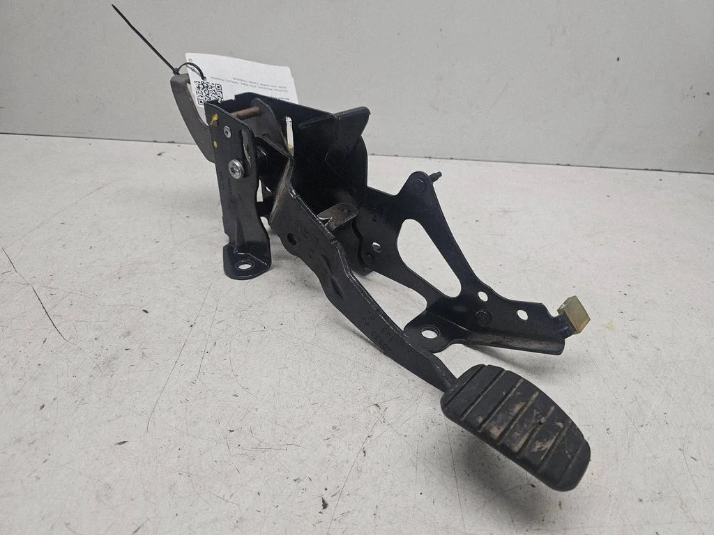 Brake pedal 20639A00