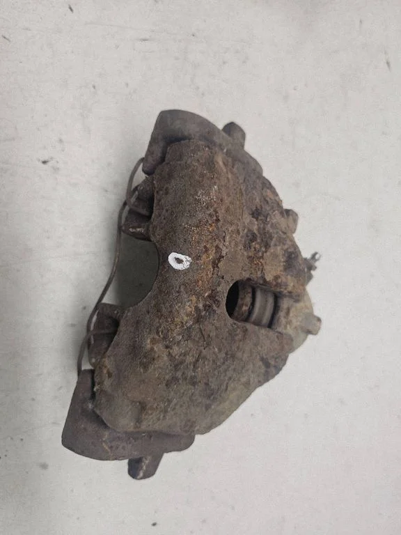 Front brake caliper – right