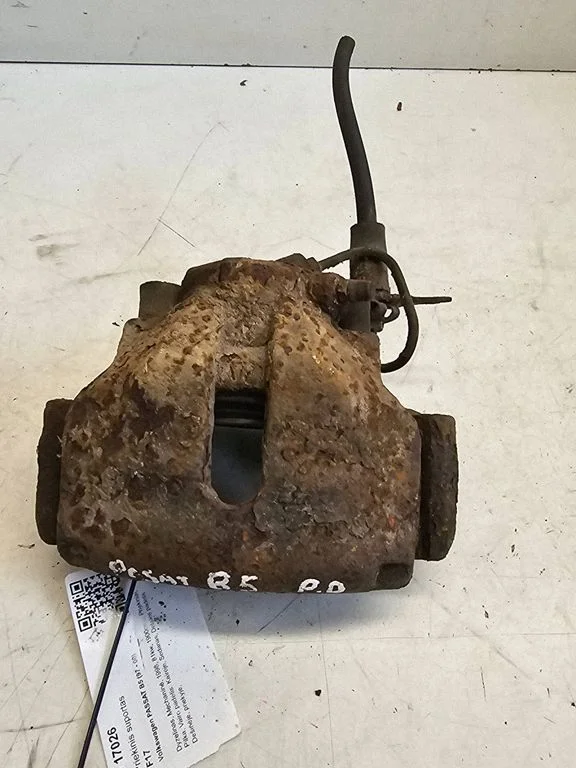Front brake caliper – front right