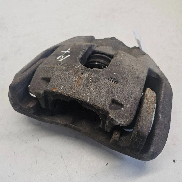 Front brake caliper – front right