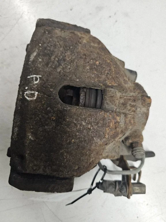 Front brake caliper – right