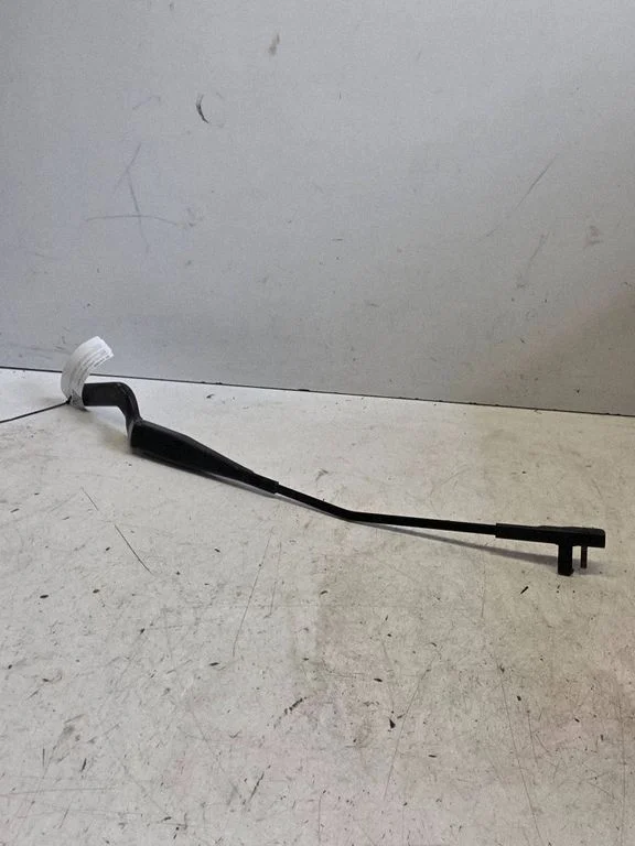 Priekinio stiklo valytuvų kojelė