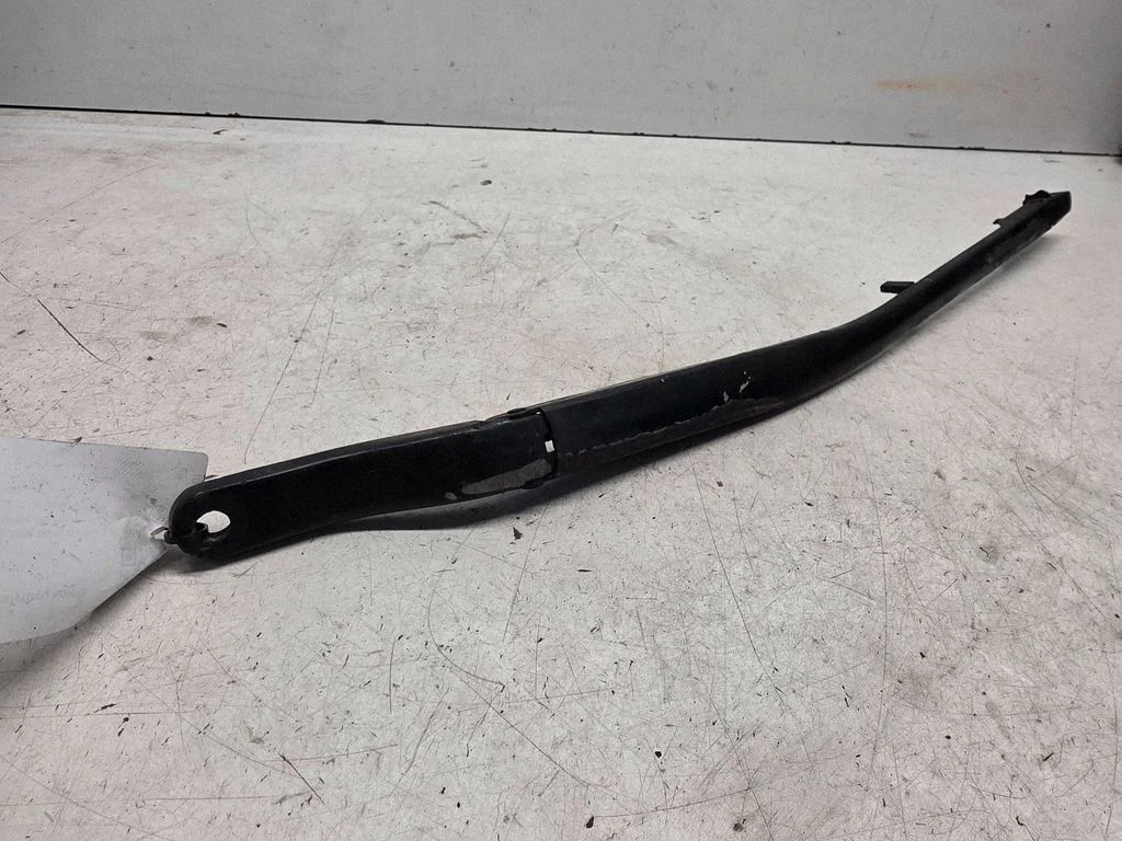 Front wiper blade arm