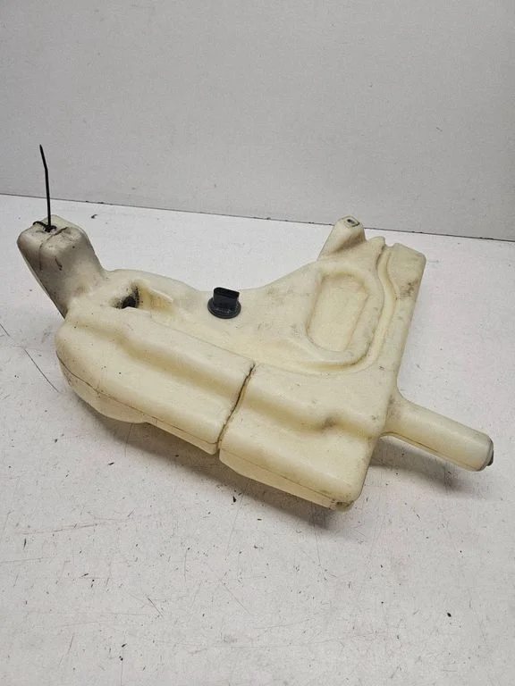 Windshield washer fluid reservoir/tank – Audi Q7 4L (2005-2015)