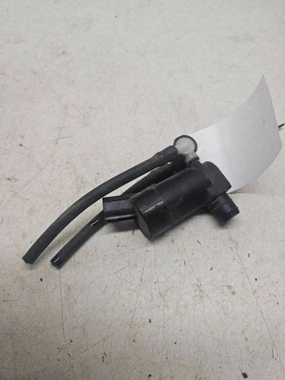 Klaasipesuvedeliku pump (klaaside) – Ford Focus C-MAX (2003-2010)