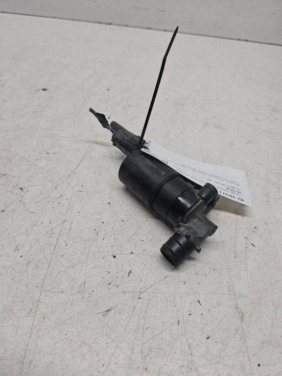 Klaasipesuvedeliku pump (klaaside) – Peugeot 107 (2005-2014)