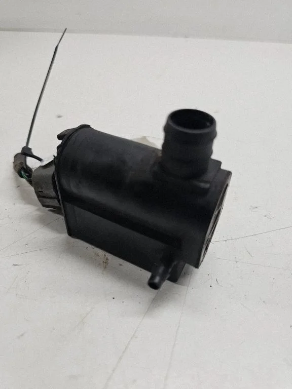 Windscreen/windshield washer pump 98510FD100