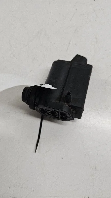 Klaasipesuvedeliku pump (klaaside) – KIA Sorento (2002-2009)