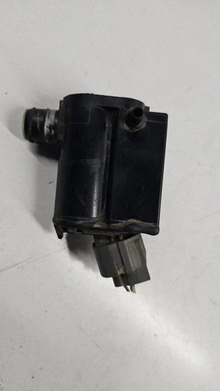 Klaasipesuvedeliku pump (klaaside) – KIA Sorento (2002-2009)