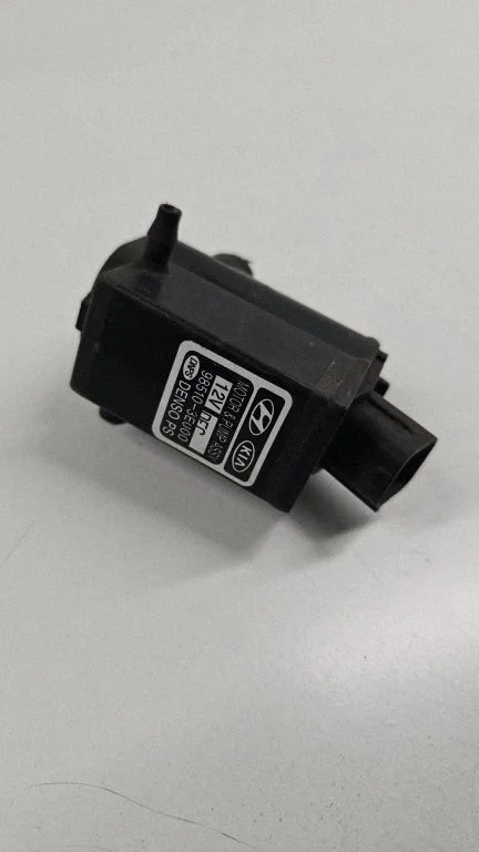 Klaasipesuvedeliku pump (klaaside) – KIA Sorento (2002-2009)