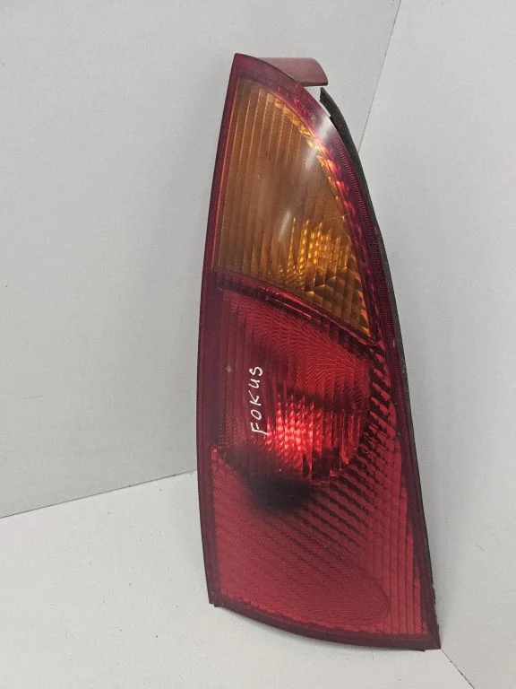 Lampa tylna w błotniku – prawa