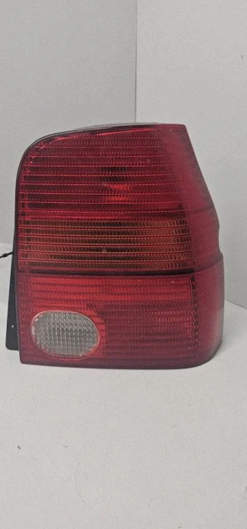 Lampa tylna w błotniku 38020748