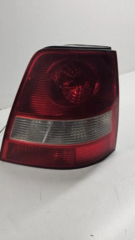 Rear/tail lights – right