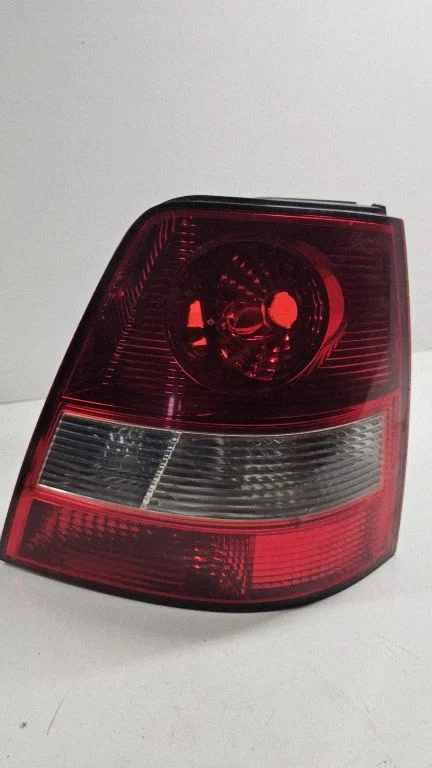 Rear/tail lights – right