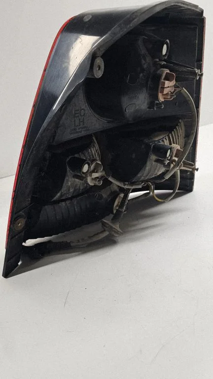 Rear/tail lights – left