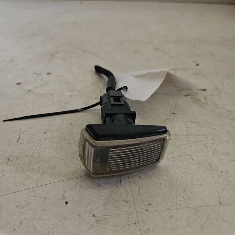 Front fender indicator light STD761431