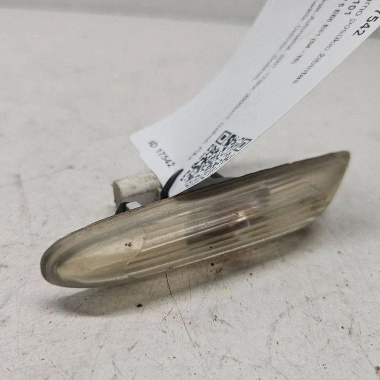 Front fender indicator light 6939816