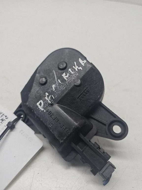 Gaisa aizvara motoriņš/aktuators 04885465AA