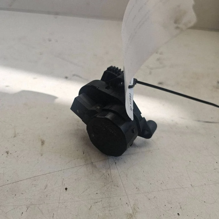 Air flap motor/actuator 7M3907511D