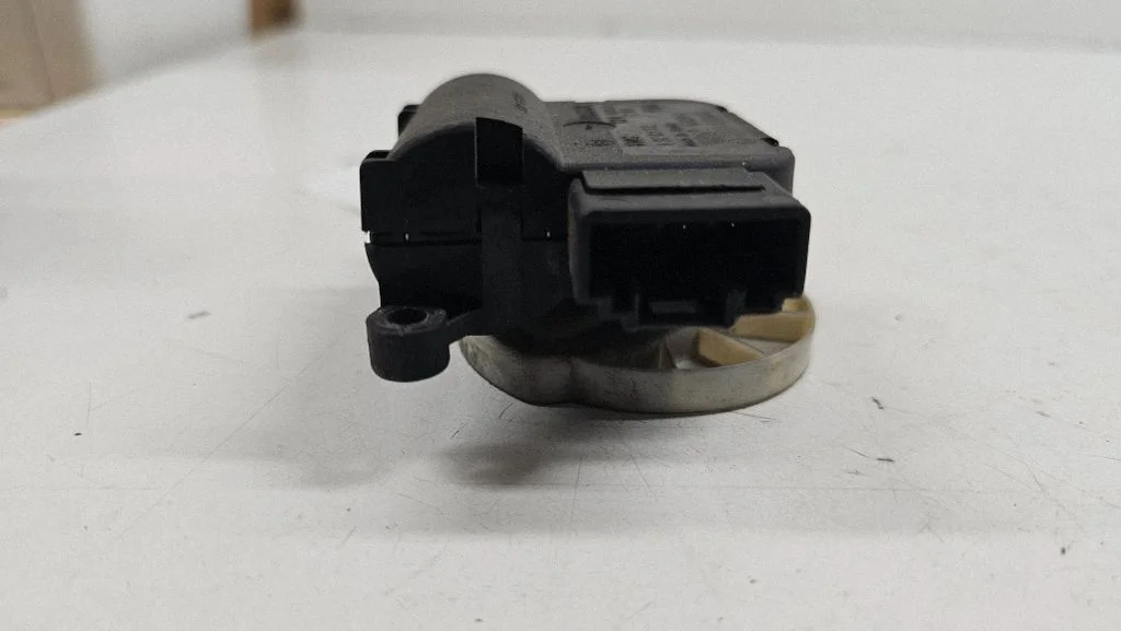 Air flap motor/actuator 8E1820511C