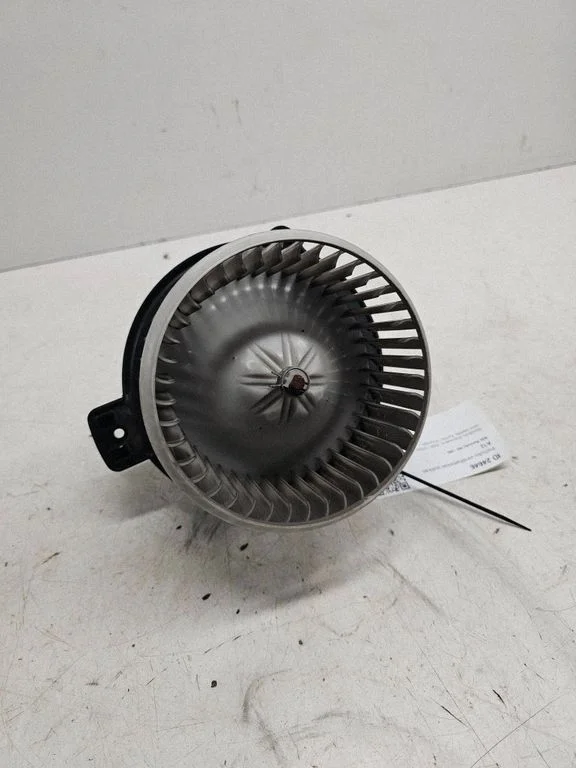 Krāsniņas ventilators/pūtējs – KIA Sorento (2002-2009)