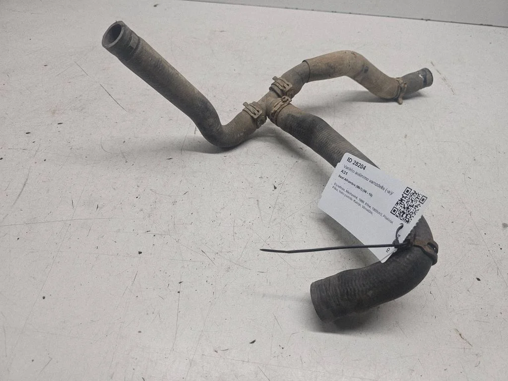 Engine coolant pipe/hose